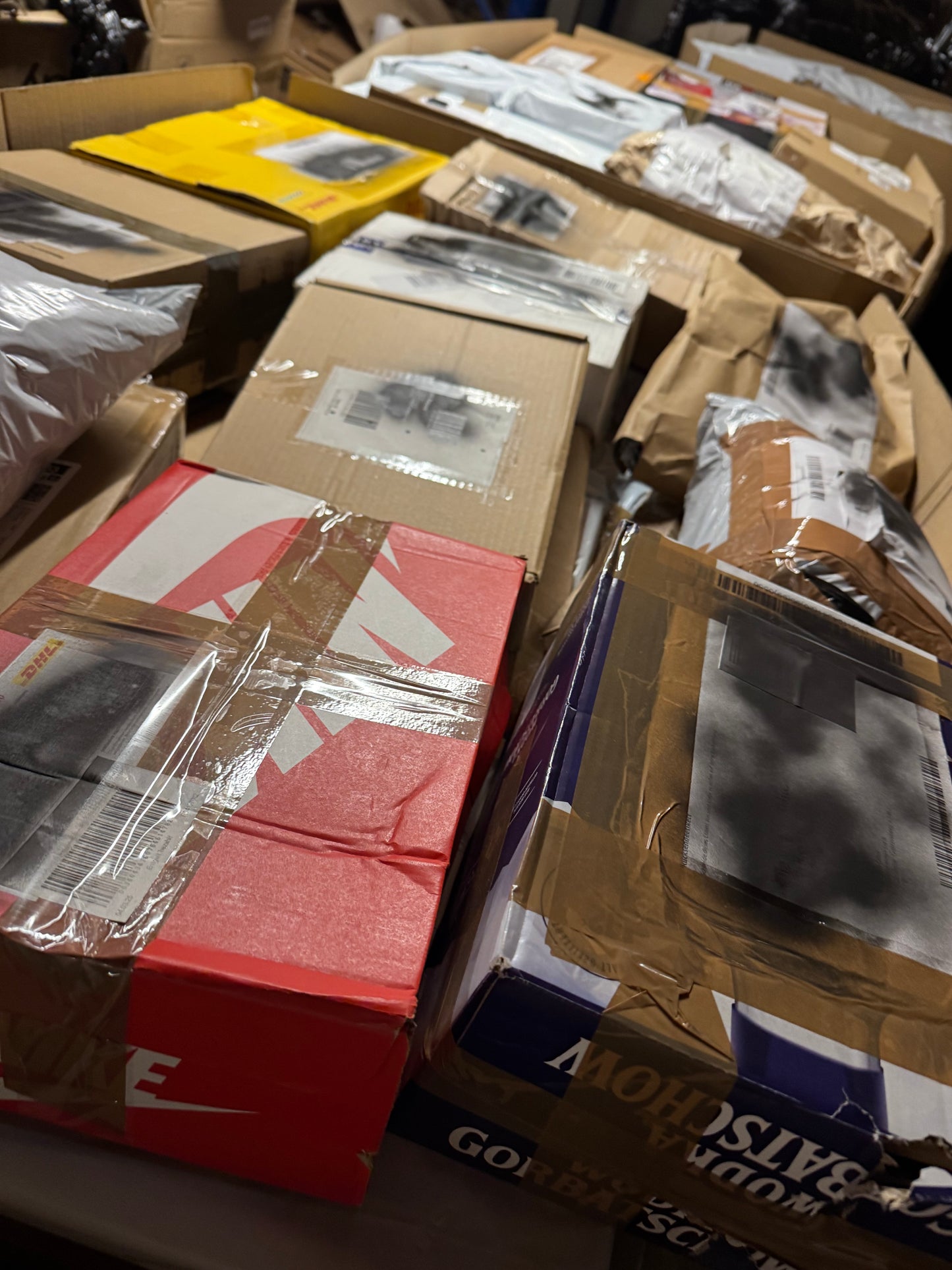 Große Secret Packs von DHL, Hermes und Amazon | Palette