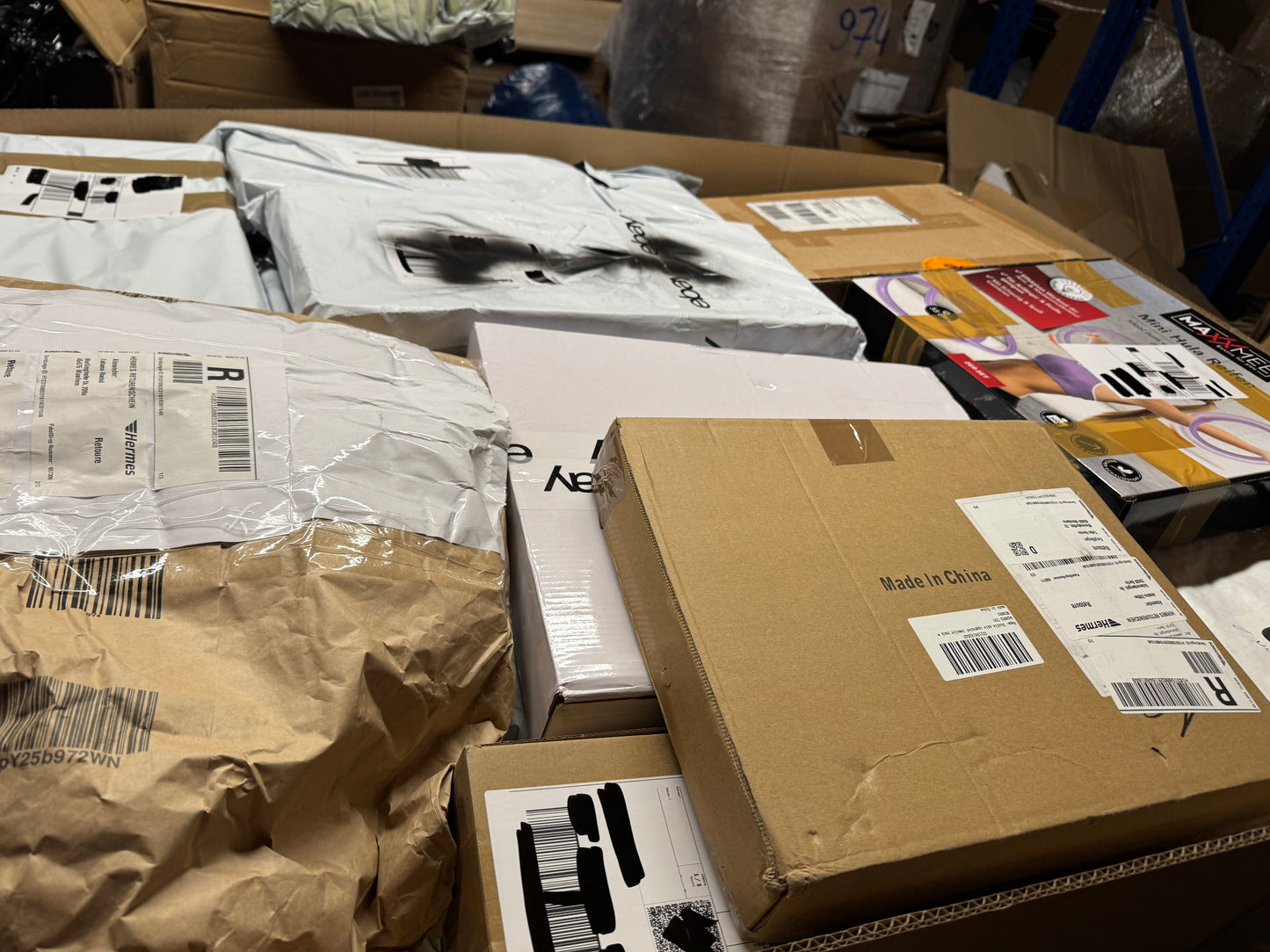Große Secret Packs von DHL, Hermes und Amazon | Palette